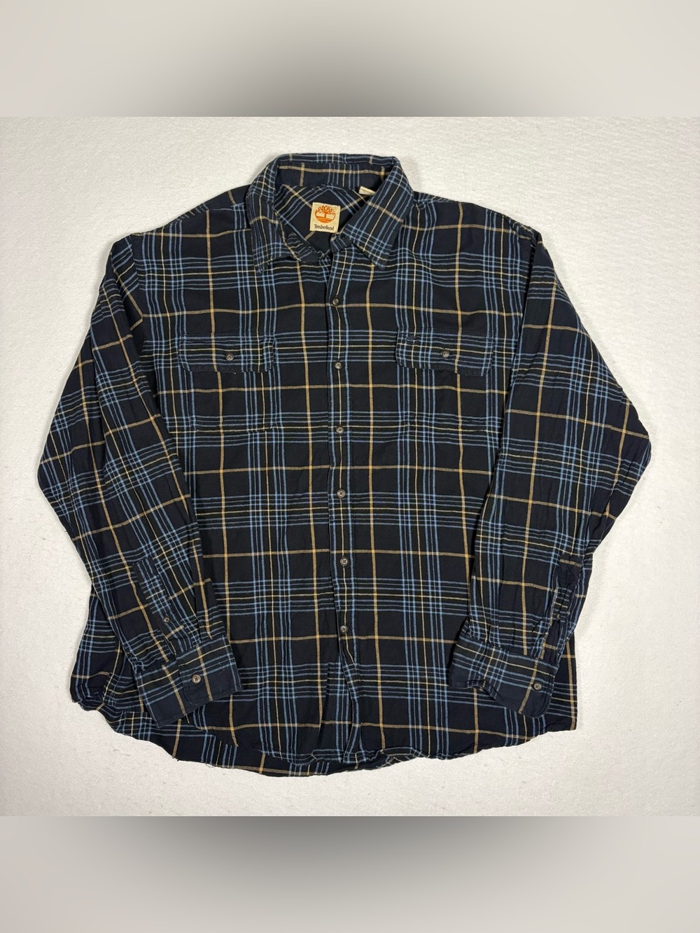 Men's Black Plaid Long-Sleeve Button-Up Shirt